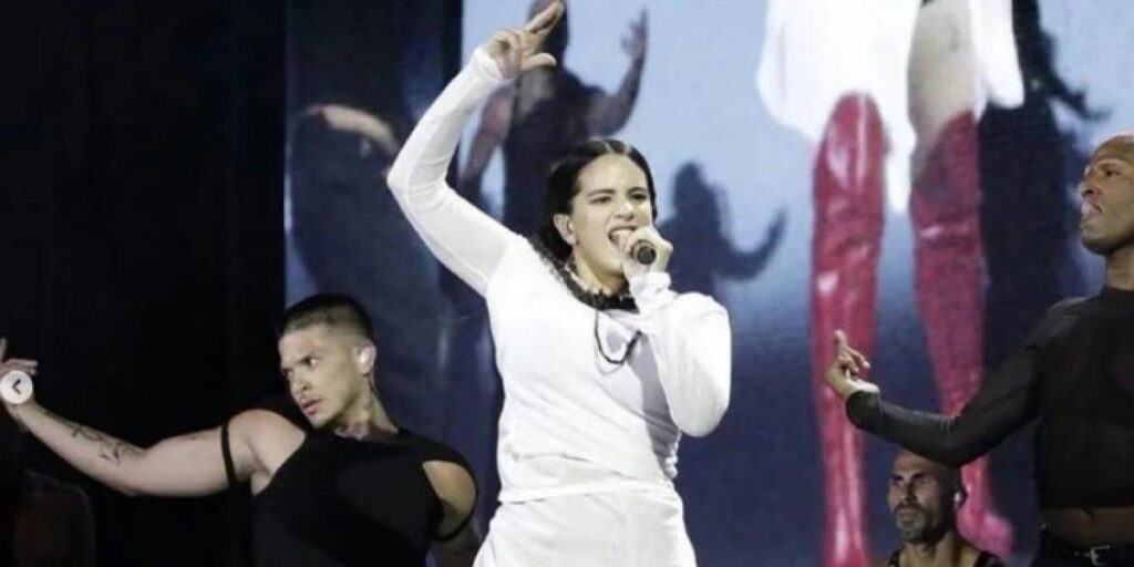 Los bomberos de Madrid acuden al rescate de los fans de Rosalía