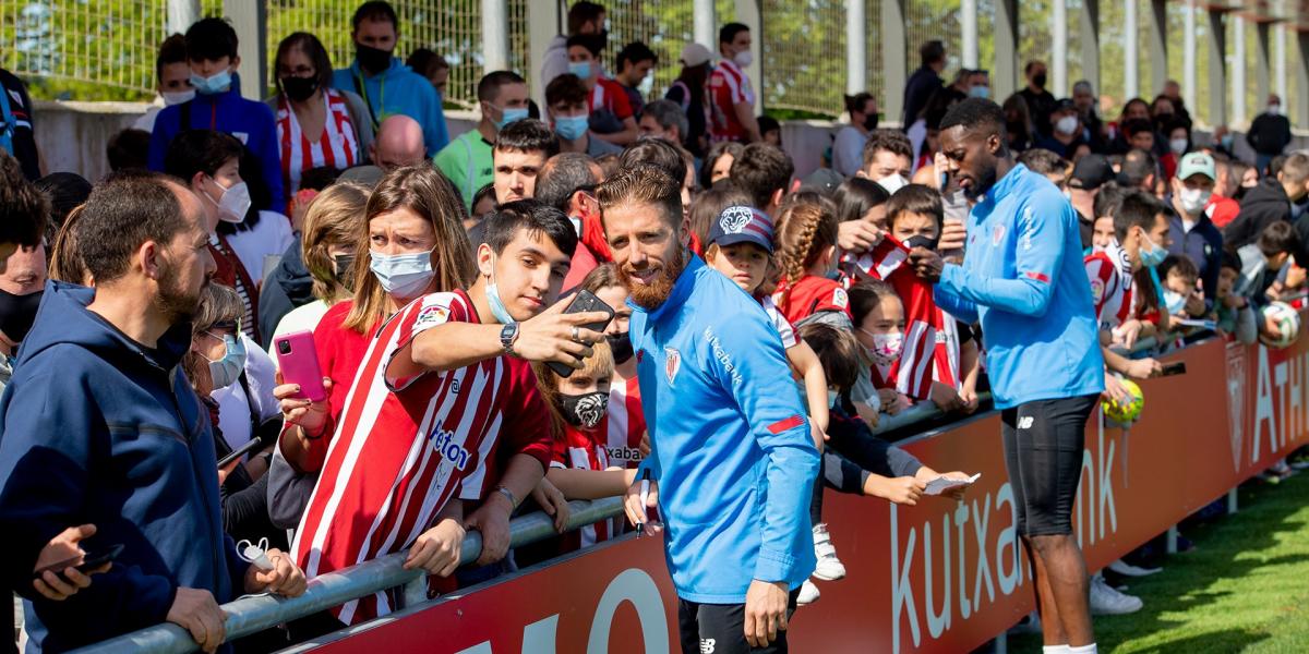 Los cambios en la relación jugadores-afición se empiezan a notar en el Athletic