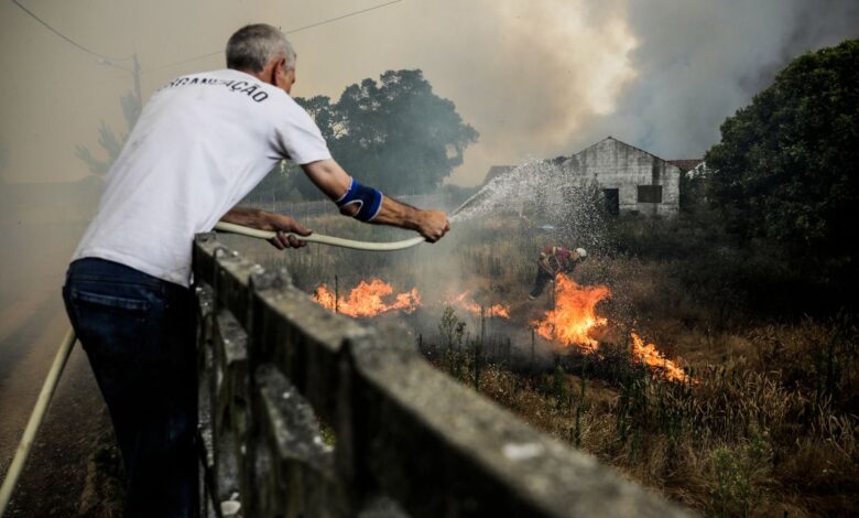 Los incendios se reactivan en Portugal, con casi todos los municipios en riesgo extremo