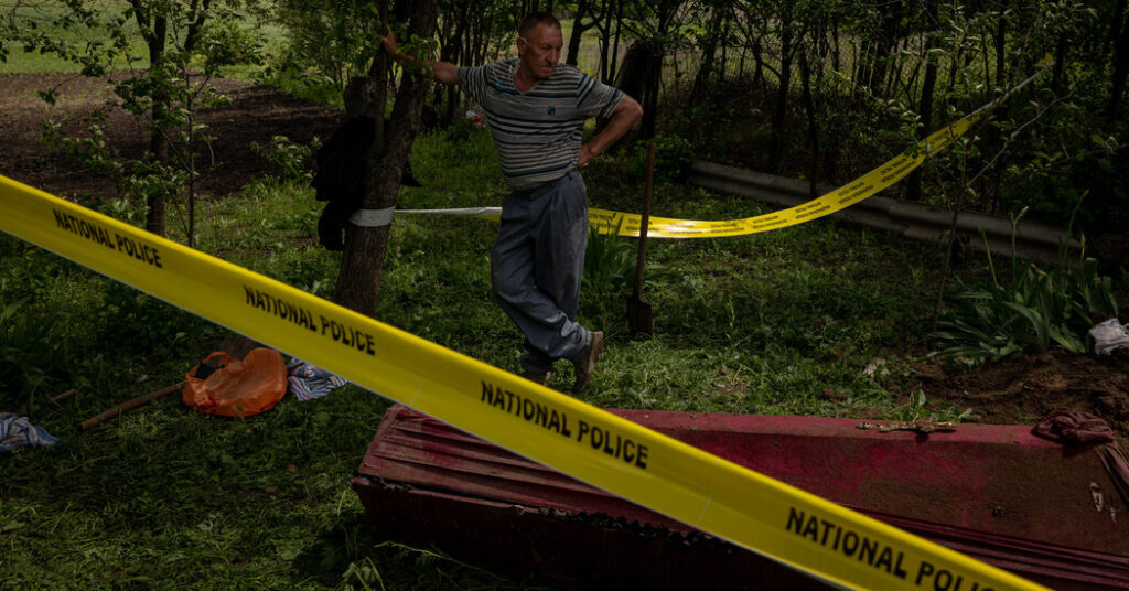 Los investigadores de crímenes de guerra en Ucrania enfrentan desafíos formidables