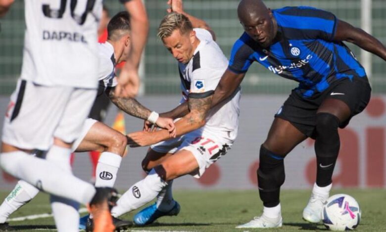 Lukaku debuta sin gol en el Inter y doblete de Lautaro