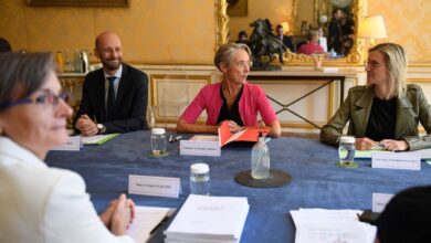 Macron remodela su Gobierno mes y medio después de constituirlo