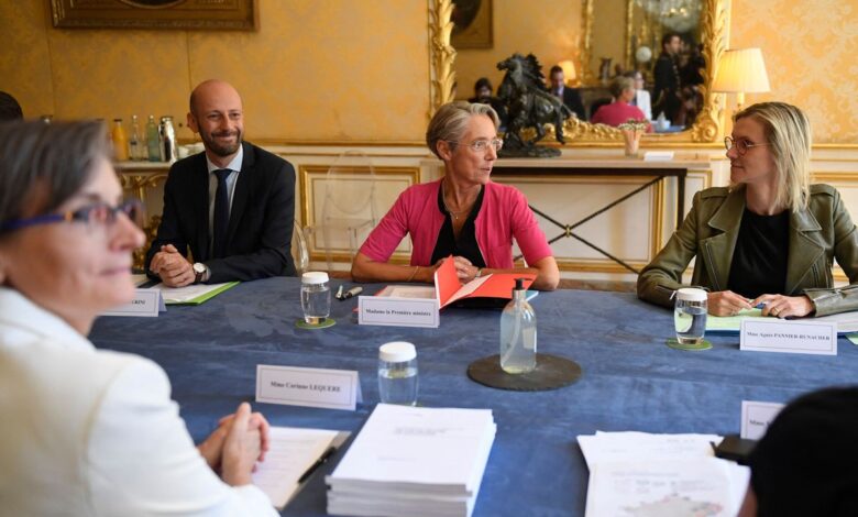 Macron remodela su Gobierno mes y medio después de constituirlo