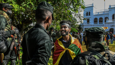Manifestantes de Sri Lanka buscan contener el caos