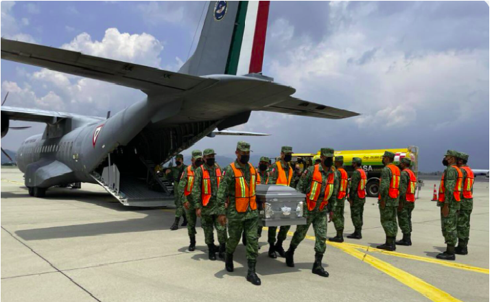 Marcial, migrante queretano muerto en trailer de Texas regresó a su tierra en un ataúd, avión con su cuerpo aterrizó en Toluca