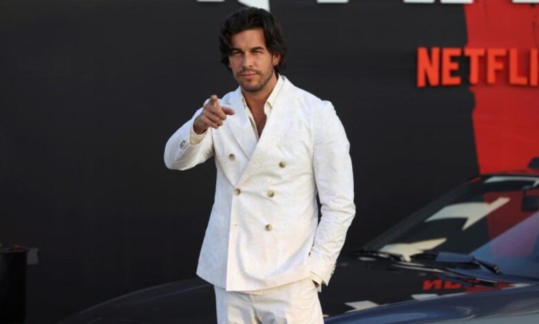 Mario Casas deja de ser el soltero de oro y su nueva novia te sonará mucho
