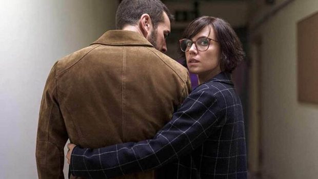 Mario Casas y Aura Garrido / Netflix