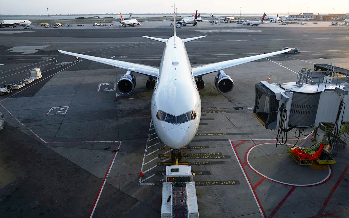 Enviar vuelos de carga al AIFA, es otro balazo a la aviación: María Larriva
