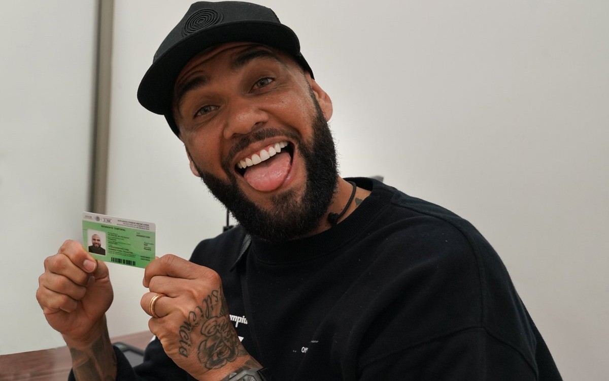 Migración acredita a Dani Alves como residente de México
