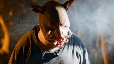 Mira al compositor de la película de terror Pooh hacer un horrible violín lleno de abejas