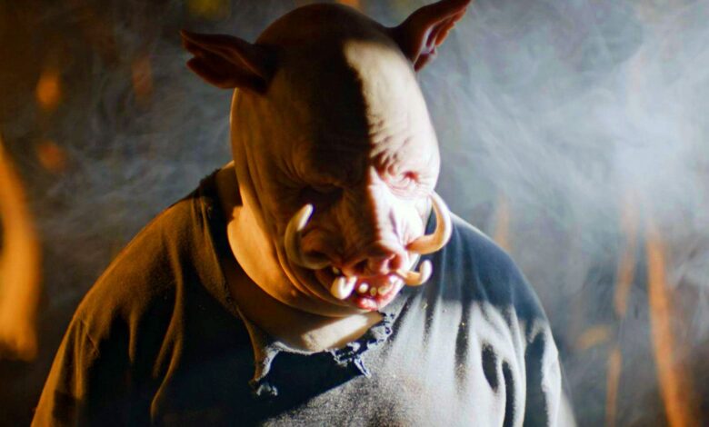 Mira al compositor de la película de terror Pooh hacer un horrible violín lleno de abejas