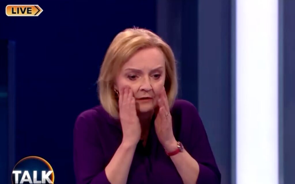 Moderadora se desmaya en pleno debate para definir relevo de Boris Johnson en Reino Unido | Video