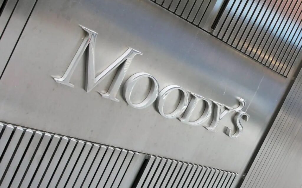 Moody's reduce calificación soberana de México