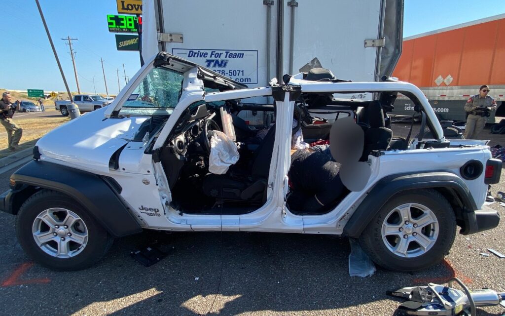 Mueren cuatro migrantes en choque automovilístico en Texas