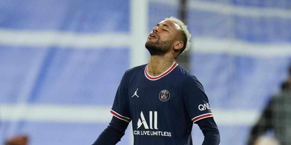 Neymar evita sentarse en el banquillo de los acusados