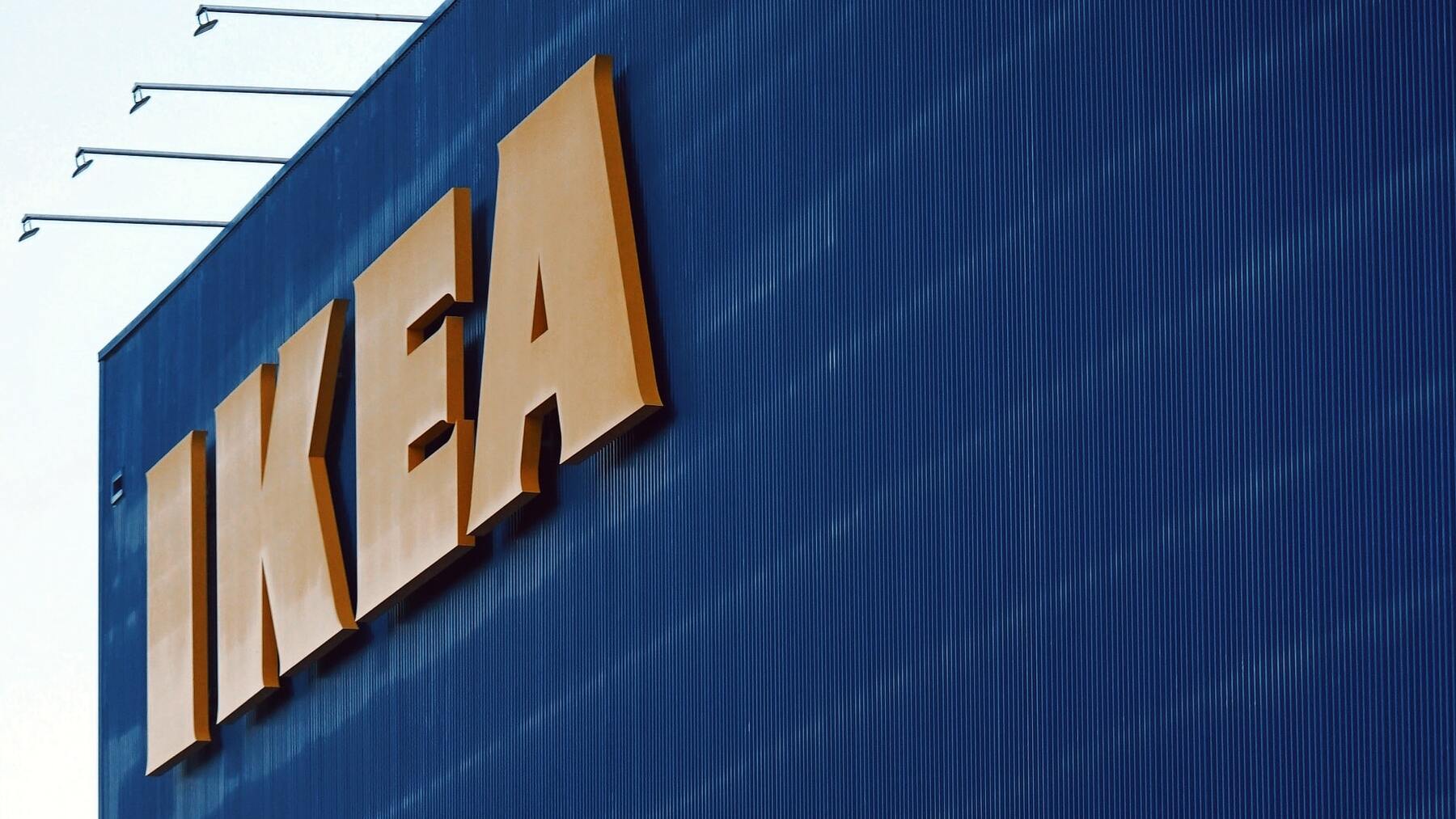 Ni los trabajadores de Ikea se libran de montar sus muebles en la oficina