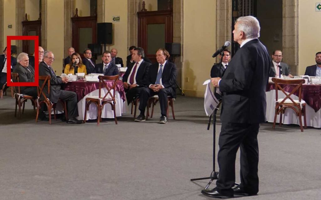 No hubo 'pase de charola' en Palacio, aclaran empresarios