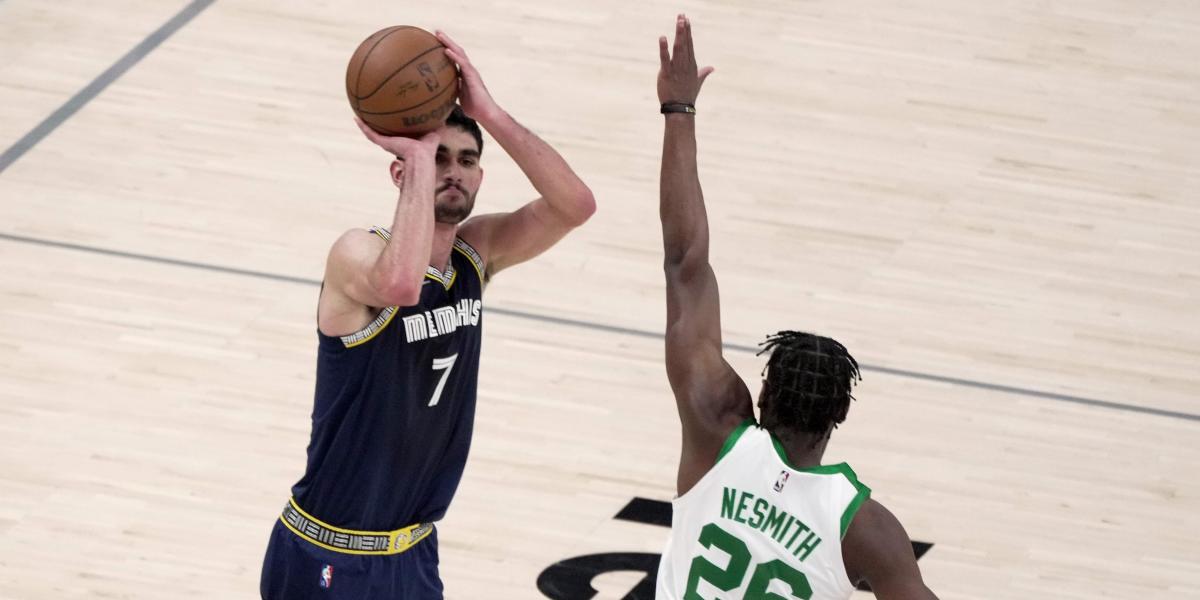 Noche modesta de Santi Aldama en la liga de verano