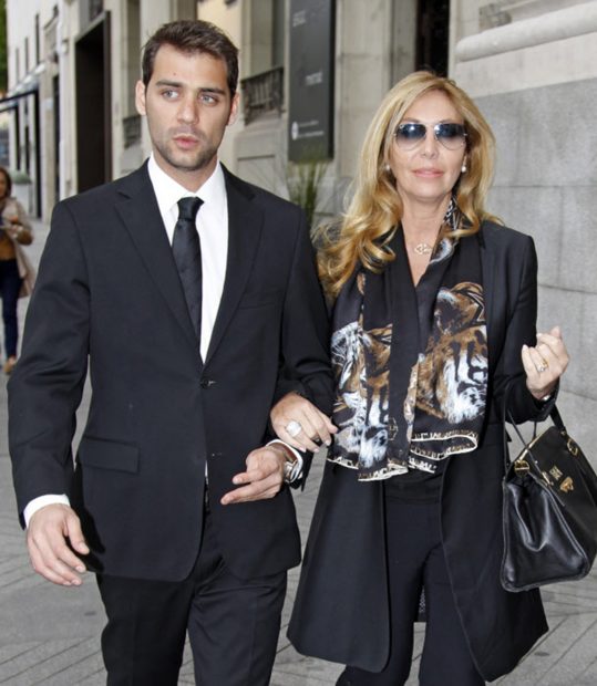 Norma Duval y su hijo Yelko paseando / Gtres