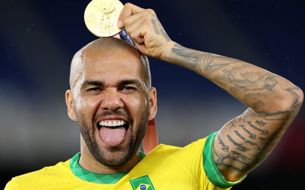 “Nos vemos prontito, ¡vamos Pumas!”, el mensaje de Dani Alves desde el avión que lo trae a México