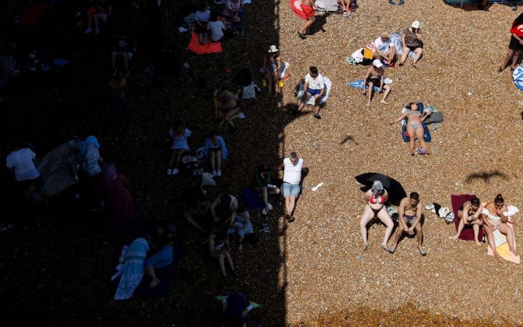 Ola de calor en Europa | Prevén hasta 7,000 muertes en Reino Unido, París alcanza los 41°C y los incendios no dan tregua