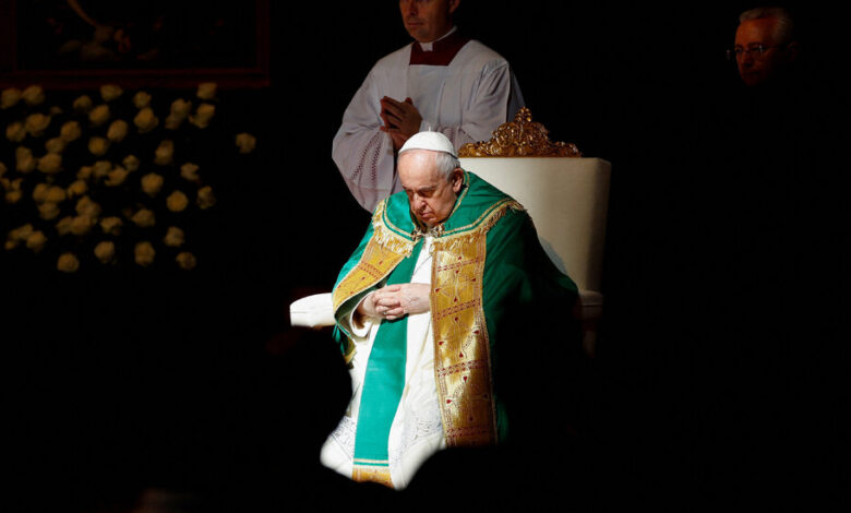 Para el Papa Francisco, un papado complicado por la sombra de la resignación