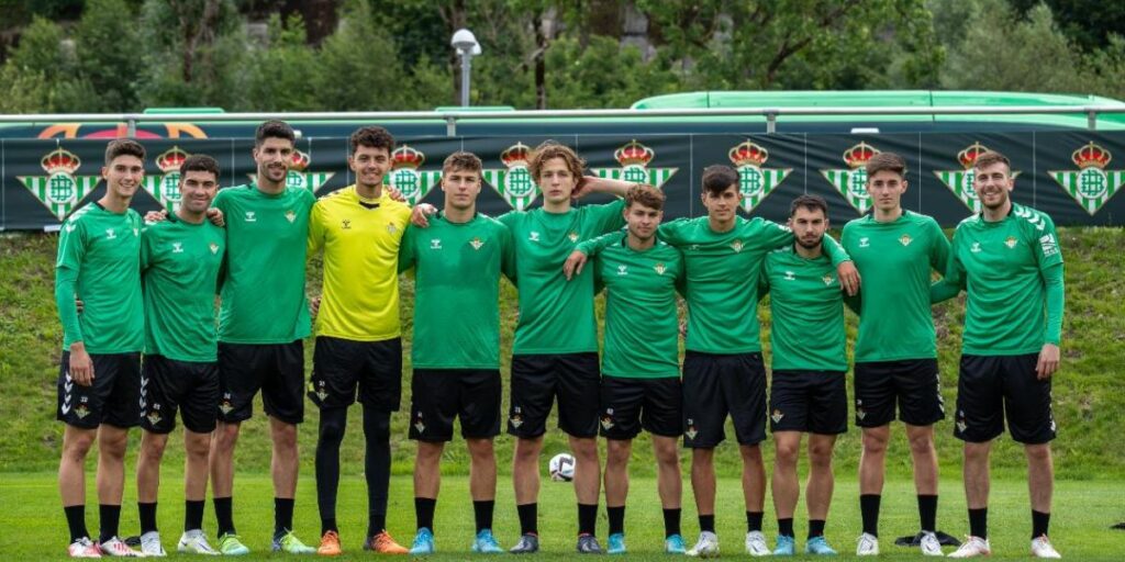 Pellegrini tiene a 36 jugadores a sus órdenes en Schladming