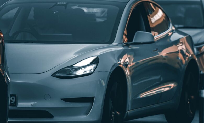 Piloto automático de Tesla choca y mata a motociclista bajo investigación de la NHTSA