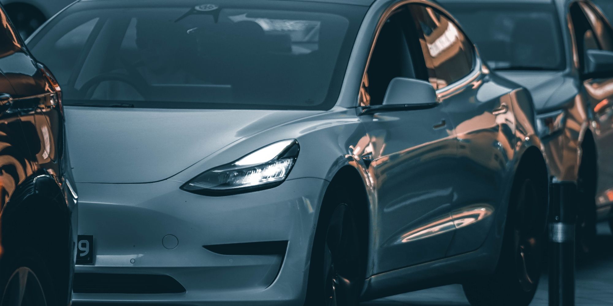 Piloto automático de Tesla choca y mata a motociclista bajo investigación de la NHTSA