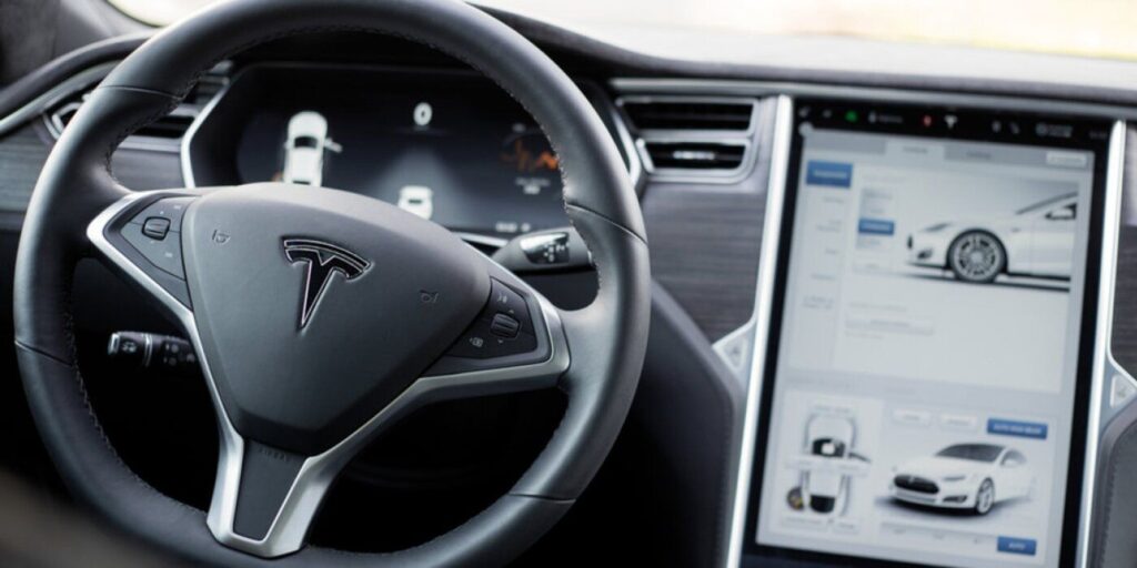 Piloto automático mejorado de Tesla vs. Autoconducción completa: diferencias explicadas
