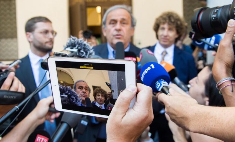 Platini no piensa en volver pero sí en una "revancha"