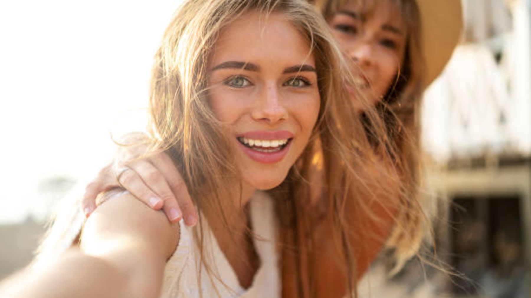 Por qué decimos ‘patata’ cuando nos hacemos una foto y qué palabra sería más correcta