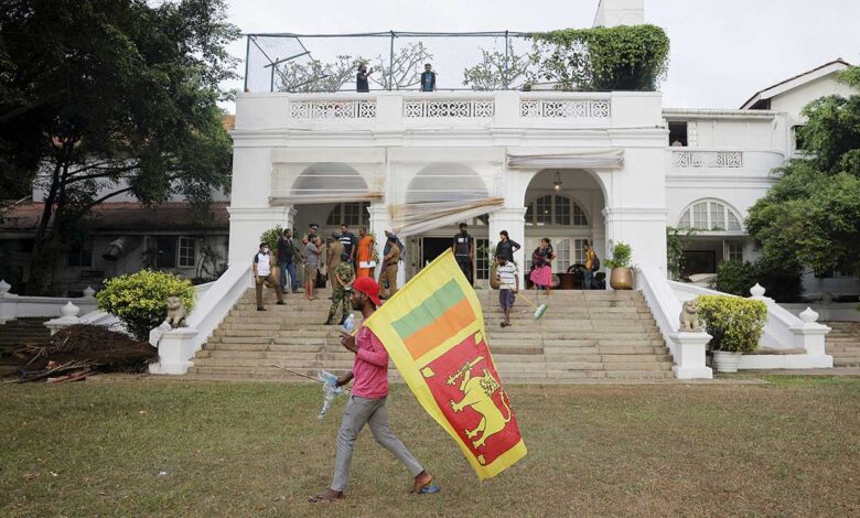 Presidente de Sri Lanka confirma su renuncia; partidos buscan conformar un gobierno de unidad