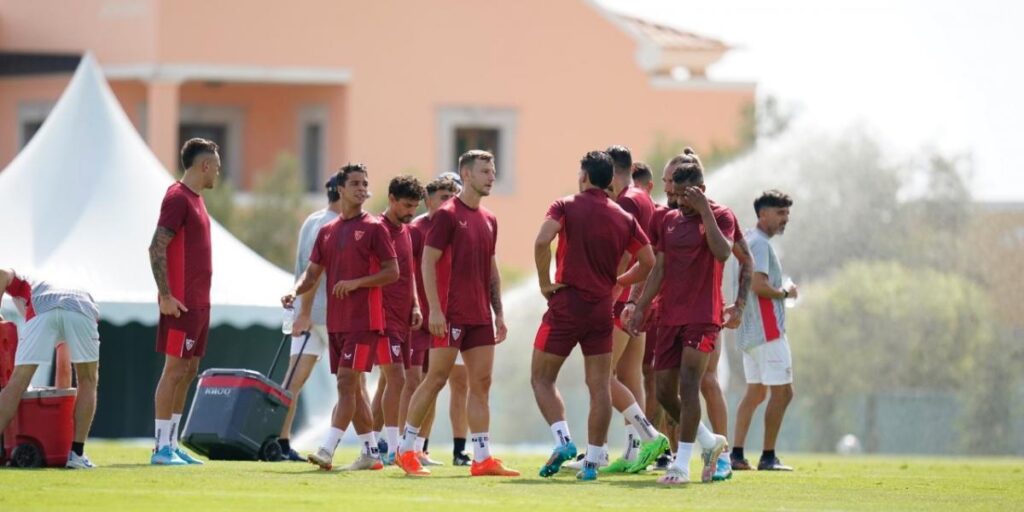 Primer entrenamiento en Portugal con Koundé al margen