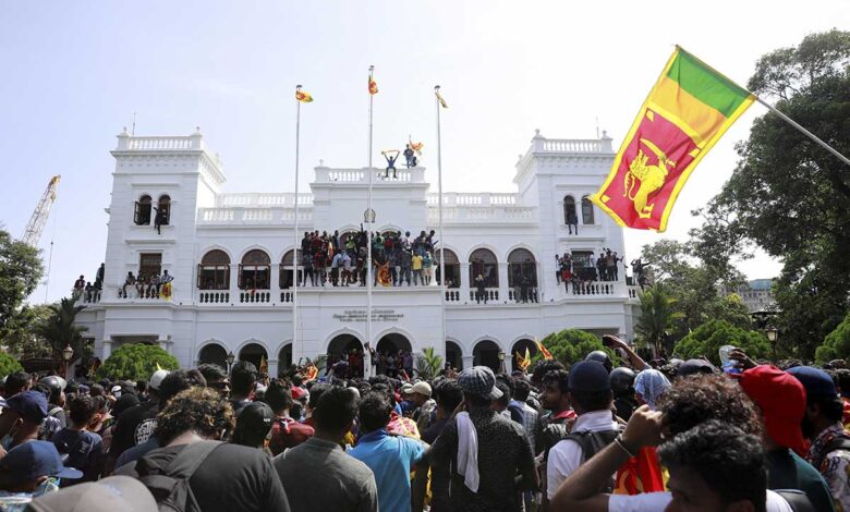 Primer ministro asume presidencia interina de Sri Lanka; declara estado de emergencia ante protestas
