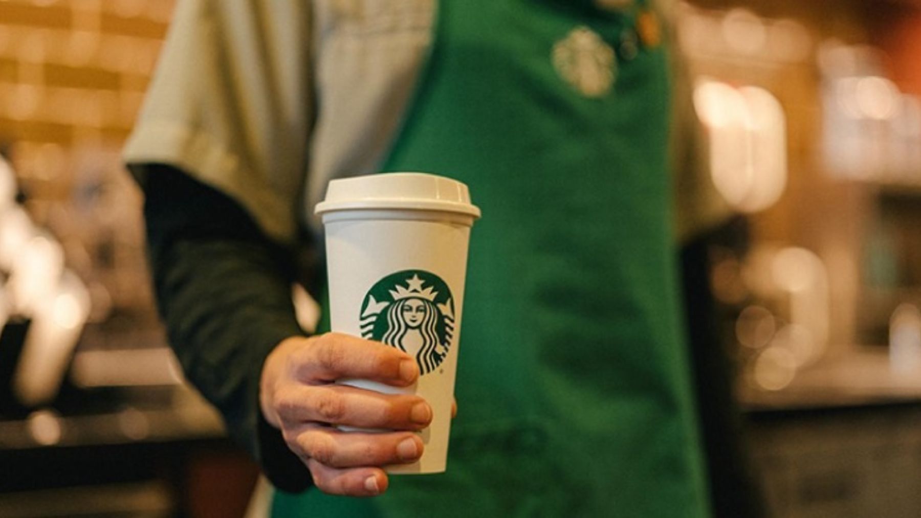 Qué significan los delantales de diferentes colores de Starbucks