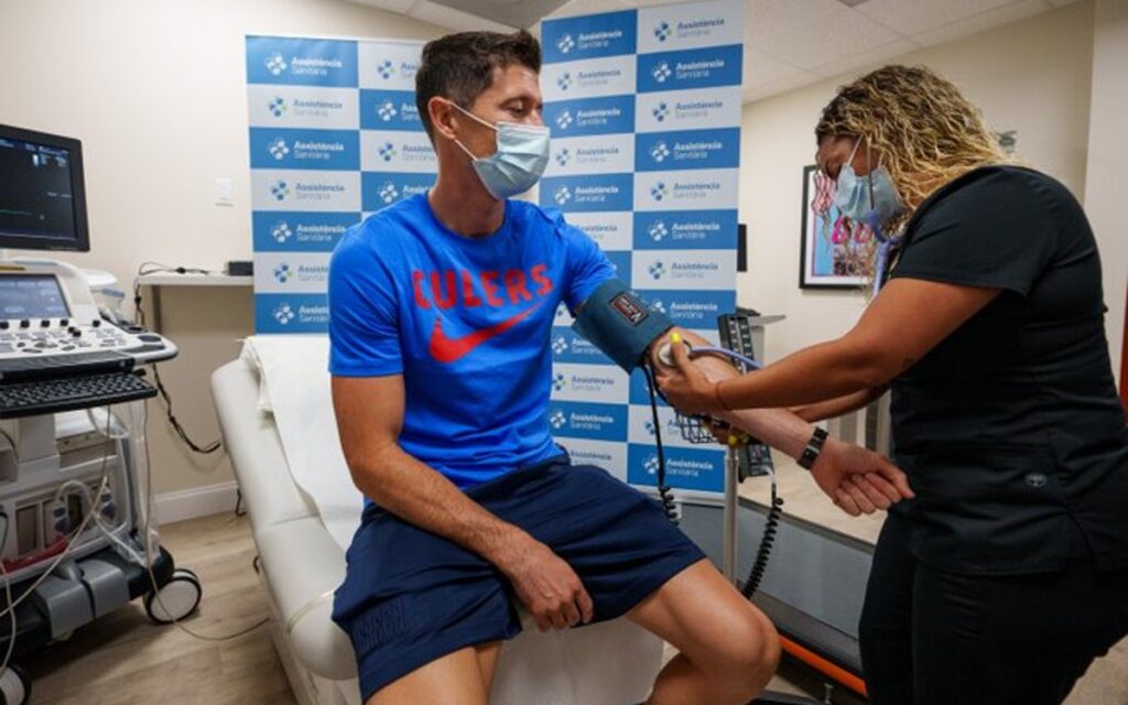 Realiza Robert Lewandowski exámenes médicos en Miami | Video
