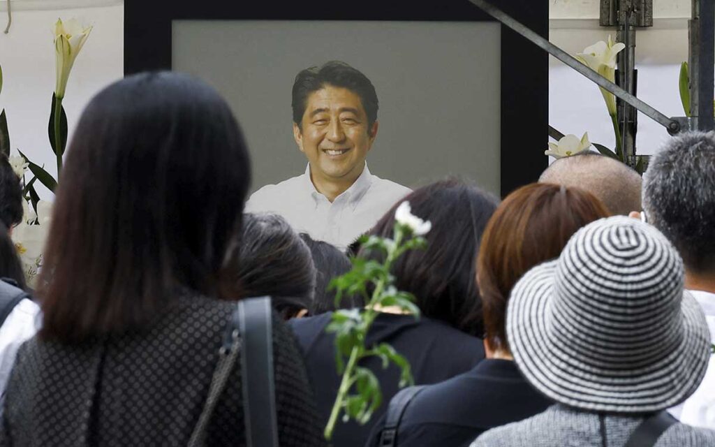 Realizan en un templo budista de Tokio el funeral del ex primer ministro de Japón Shinzo Abe