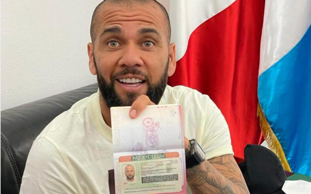 Recibe Dani Alves la visa de trabajo... en Guatemala | Tuit