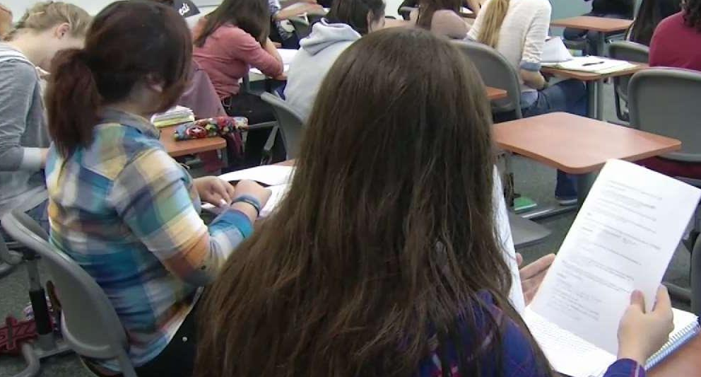 Reina la incertidumbre por el COVID-19 en EEUU ante inicio del año escolar