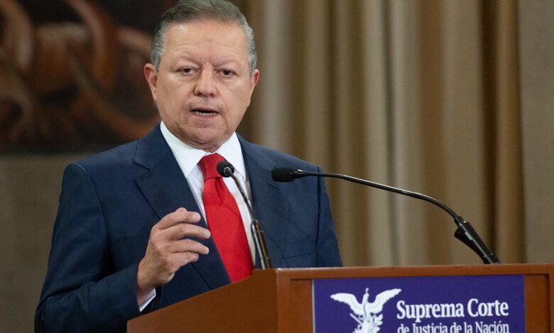 Relevo del ministro Zaldívar en la presidencia de la SCJN debe ser como el ministro Zaldívar, sugiere AMLO