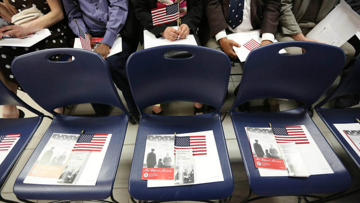 Residentes de California de bajos recursos pueden obtener la ciudadanía gratis