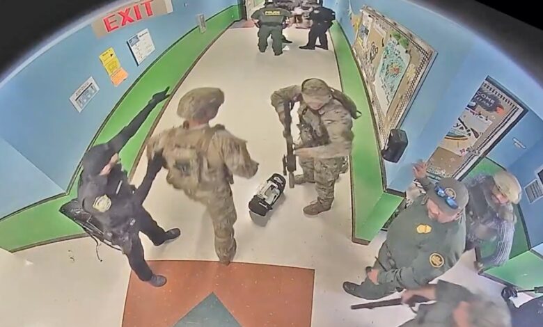 Revelan video de la policía respondiendo al tiroteo en primaria Uvalde, Texas