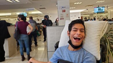 SAT niega firma electrónica a joven con discapacidad motora
