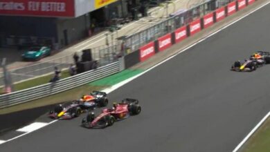 Sainz se defendió de Verstappen en la segunda salida