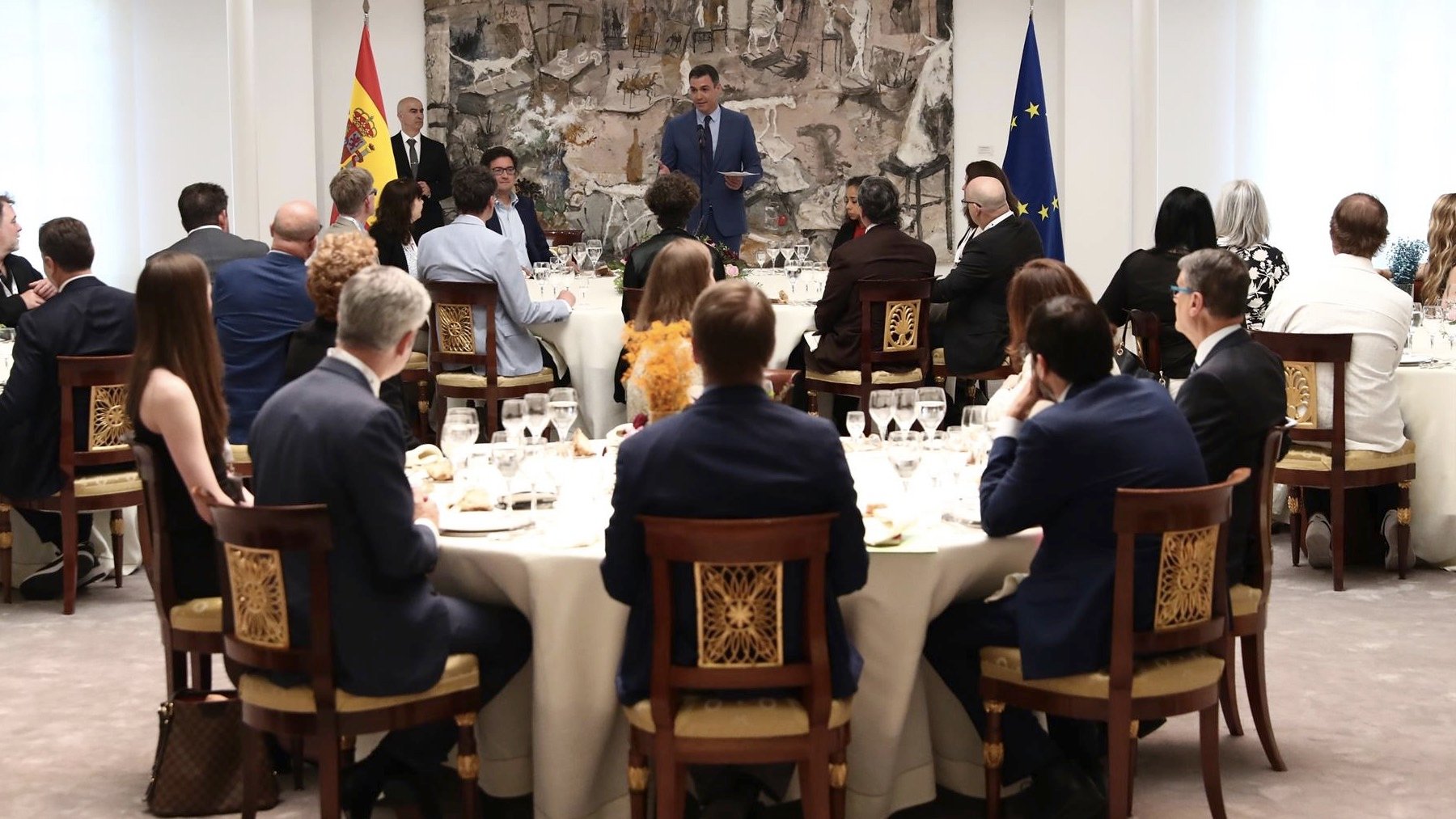 Sánchez gastó 253.329 € en invitar a 39 personas a un tour por España para impulsar rodajes