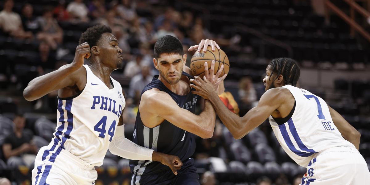 Santi Aldama arranca con buen pie en la liga de verano