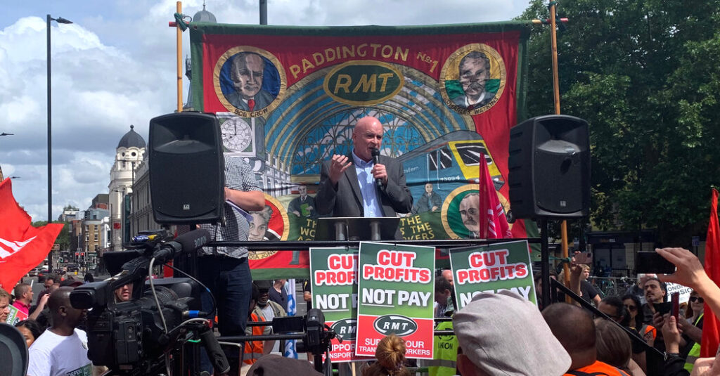 Su sindicato se declaró en huelga.  Sus entrevistas se volvieron virales.