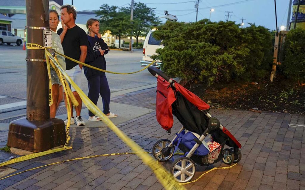 Suburbio de Chicago vive 'increíble conmoción' por tiroteo que dejó seis muertos en desfile | Fotos