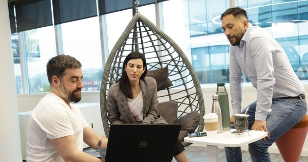 Telecom busca 1000 empleados en Argentina: cómo postularse y qué requisitos piden